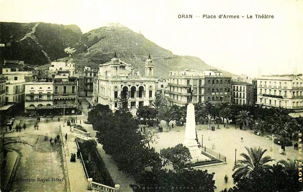 PA a- 18- Vue d'ensemble place d' Armes.JPG